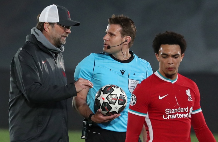 北青：足协将择期安排邵佳一上任发布会；国足恐最早明年初重组（北青：足协拟择期举行邵佳一就任发布会，国足或最早于明年初重组）