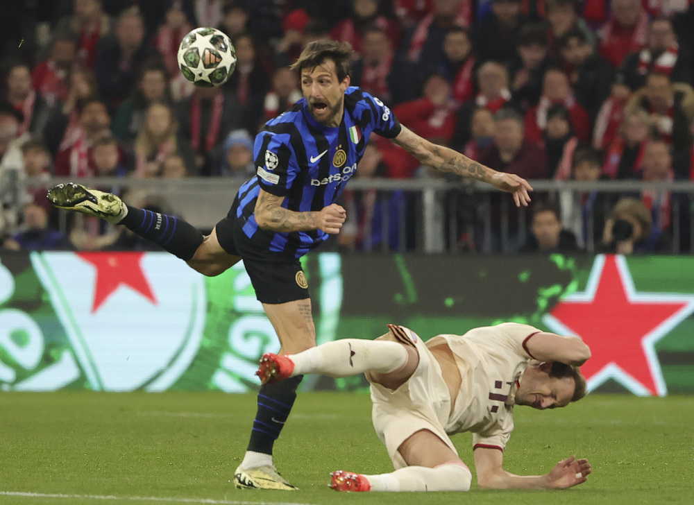 西主帅：亚马尔和卡瓦哈尔迫不及待想拥抱，放弃球员让我痛苦（西班牙主帅：亚马尔与卡瓦哈尔恨不得马上相拥，淘汰球员令我煎熬）