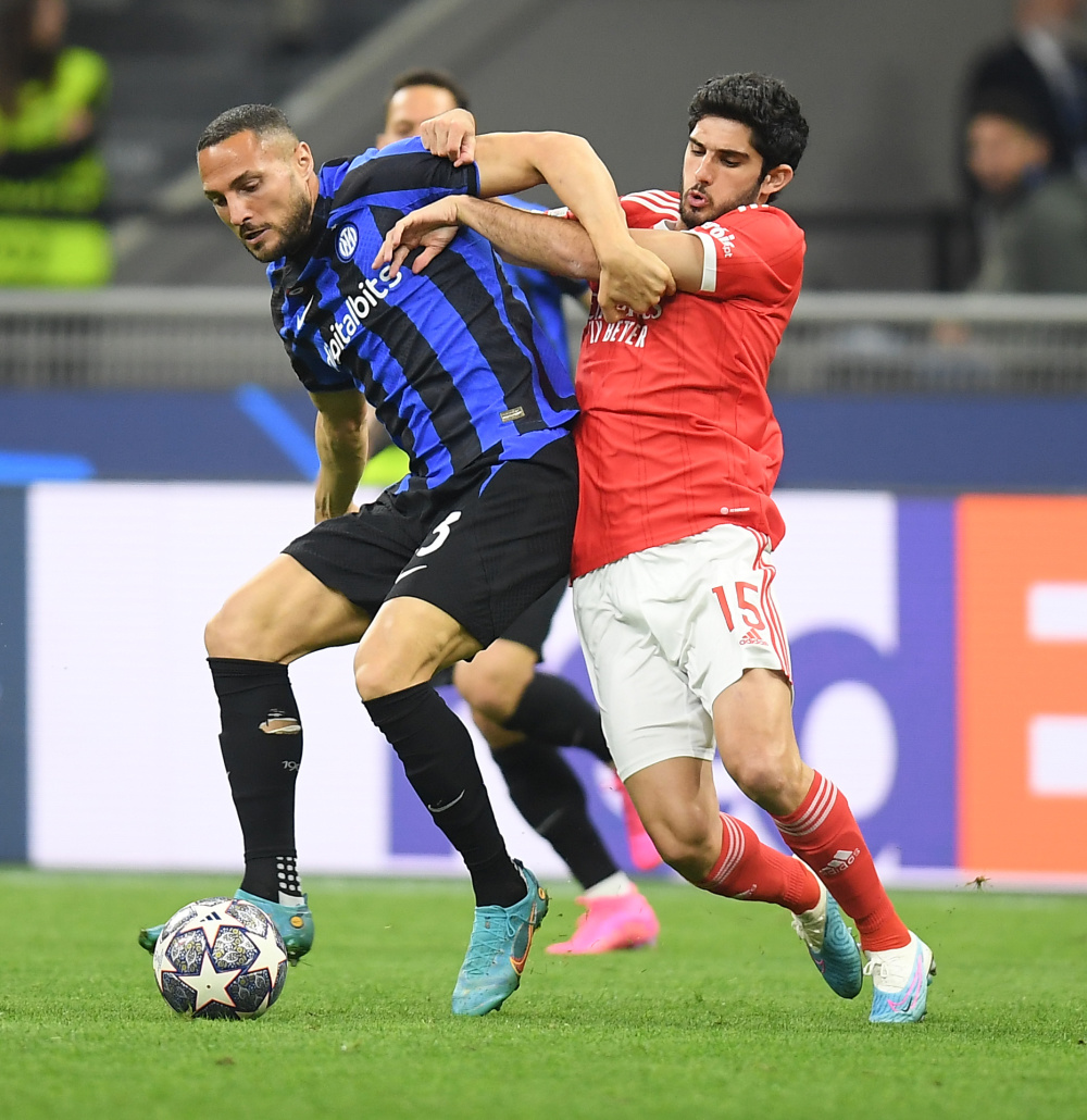 世体：戴上面具的加西亚像个超级英雄，他是弗里克的王牌球员（世体：佩戴面具的加西亚宛如超级英雄，弗里克麾下的王牌球员）