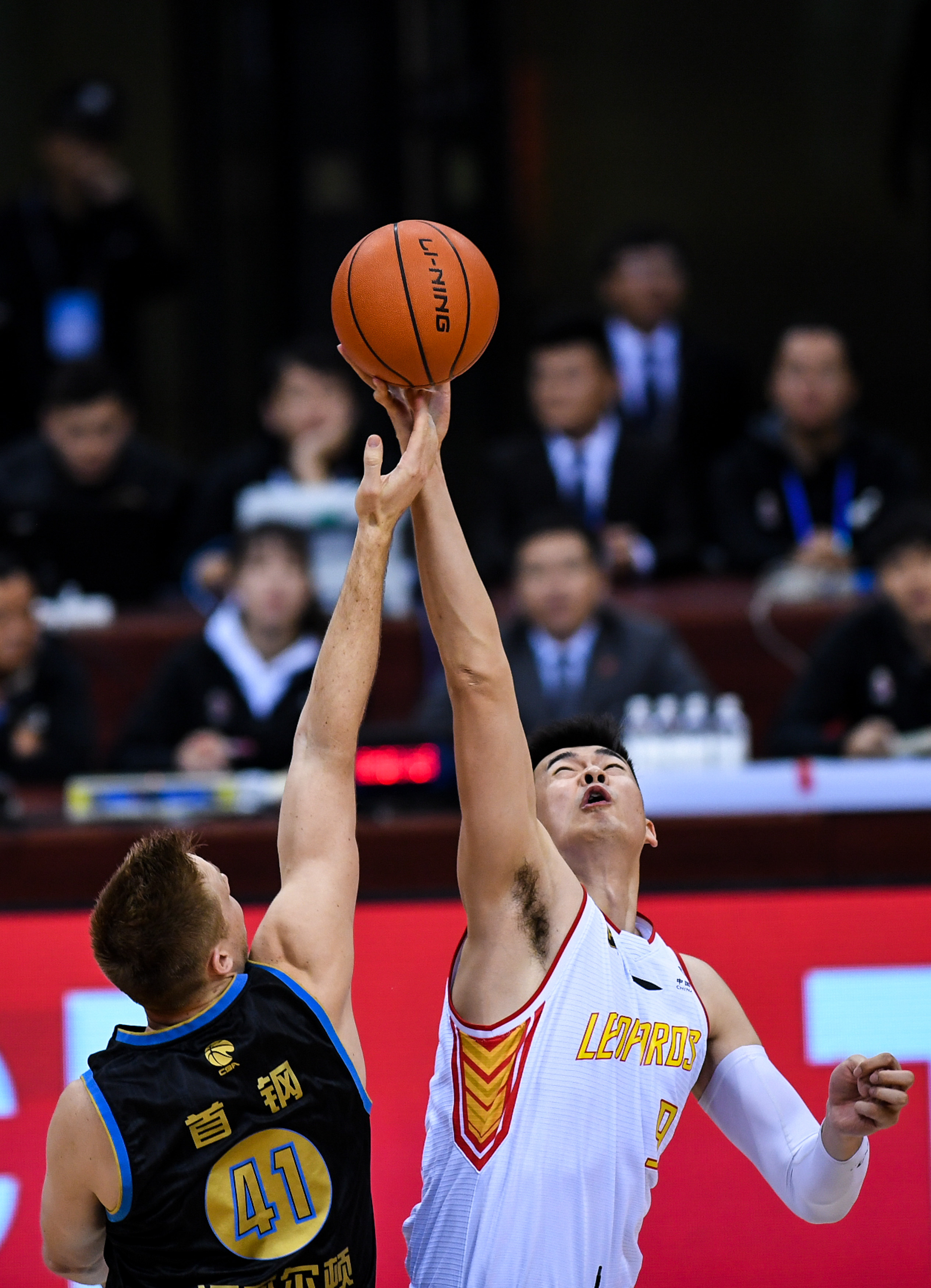 弗拉格近11场场均25+6+4&真实命中率60% 历史新秀第二人&比肩乔丹（弗拉格近11战场均25分6板4助，真实命中率60%，新秀历史第二，表现比肩乔丹）