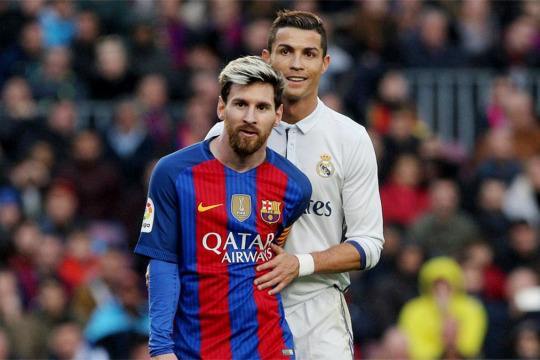 喋喋不休！东契奇对抗杜兰特被吹犯规怒喷吃T 找裁判疯狂摊手抱怨（东契奇对位杜兰特被判犯规怒怼裁判，吃T后仍疯狂摊手抱怨）