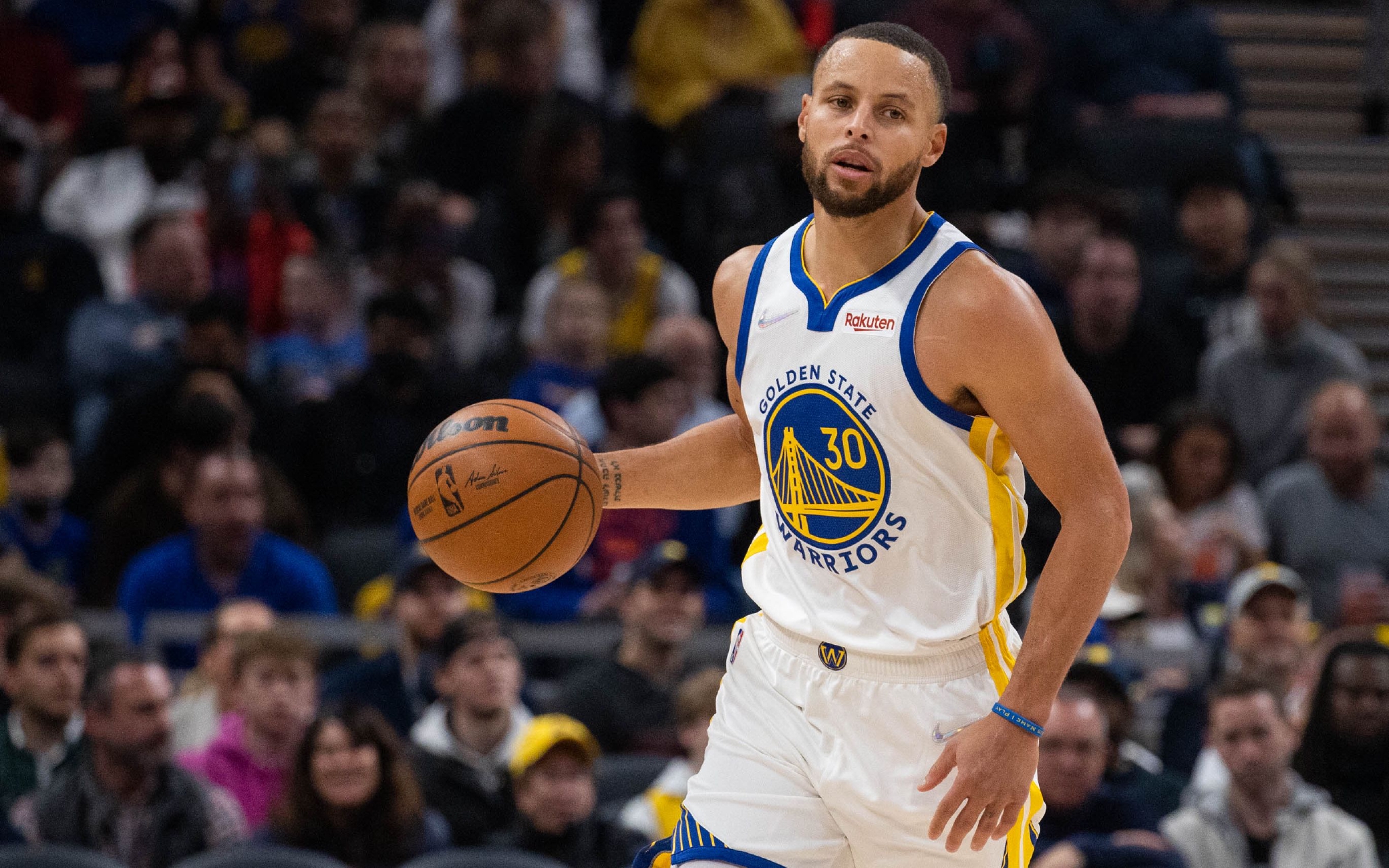 托特纳姆热刺被告知，他们“最大的错误”可以通过一月份引进明星中场球员来解决。（热刺被指只需在一月引进明星中场，便可弥补其“最大失误”）