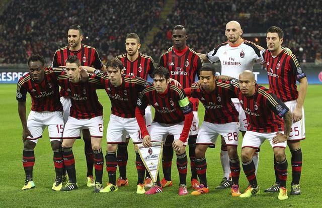 德国杯半场：屡次错失良机，荷尔斯泰因客场0-0汉堡（德国杯半场：荷尔斯泰因客场屡失良机，与汉堡0-0互交白卷）