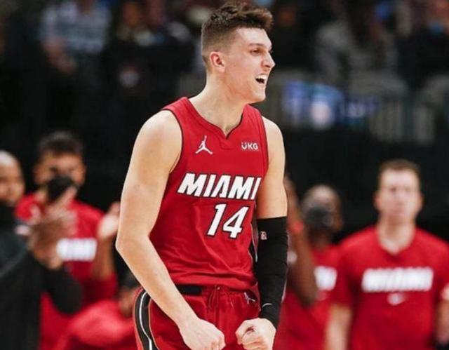 足球曝英超巨星考虑加盟沙特联赛，工资惊人（曝英超巨星考虑赴沙特联，高薪待遇引关注）