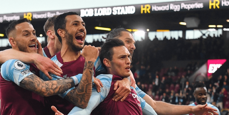 咔咔一顿扣！克里斯17中11&罚球9中6砍下28分8板4助2断（暴扣不停！克里斯17投11中、罚球9罚6中轰下28分8篮板4助攻2抢断）