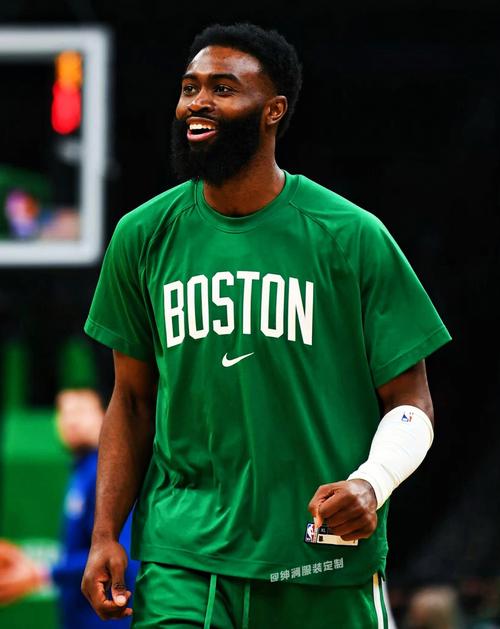 西班牙大名单：亚马尔领衔，奥尔莫在列，卡瓦哈尔、佩德里伤缺（西班牙公布名单：亚马尔成焦点，奥尔莫入选，卡瓦哈尔与佩德里因伤缺阵）