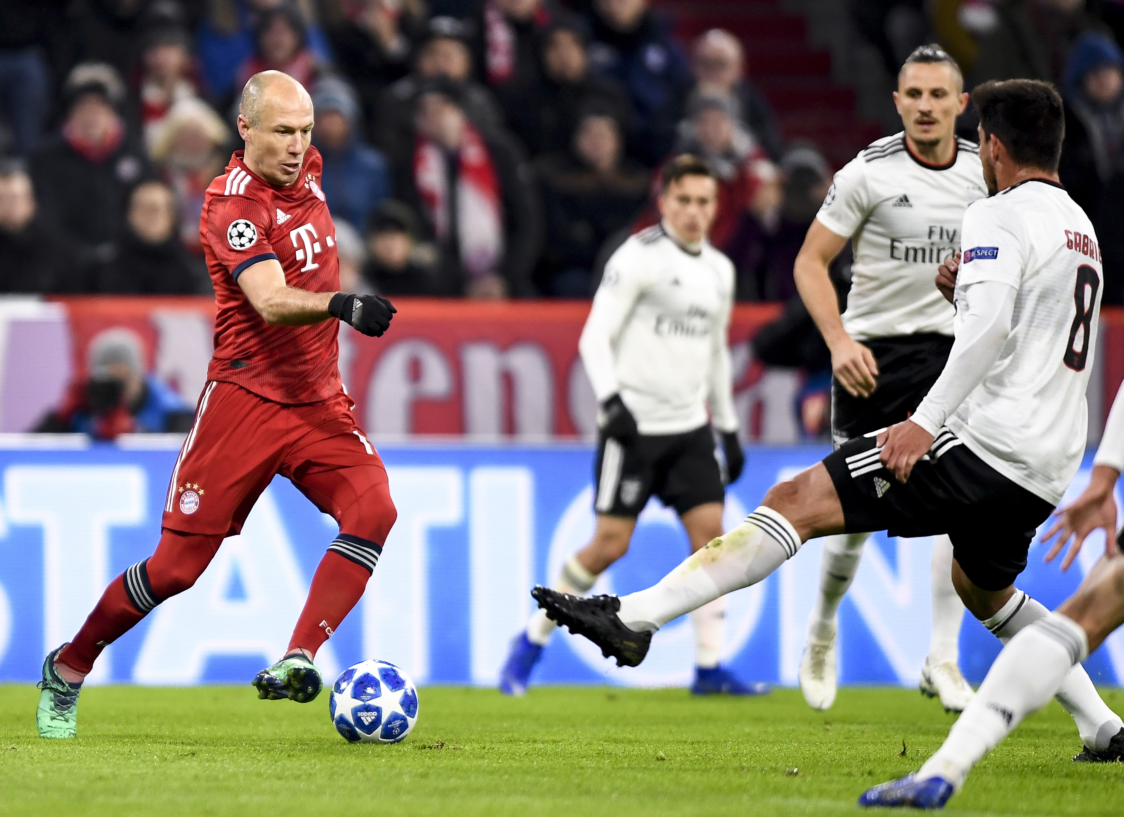 江苏省体育代表团到访西甲联盟，双方在马德里举行正式会谈（江苏省体育代表团拜会西甲联盟，双方在马德里展开正式会谈）