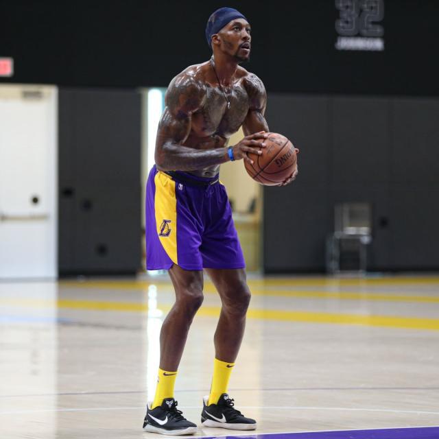 德转列巴拉圭球员历史身价前10：阿尔米隆第1，巴里奥斯上榜（德转公布巴拉圭球员历史身价TOP10：阿尔米隆登顶，巴里奥斯在列）