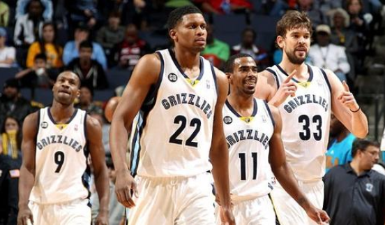 今天一条龙破门！这动作幅度，这过人摆脱后的射门，...（今天一条龙破门！动作拉满，过人摆脱后的劲射直挂死角）