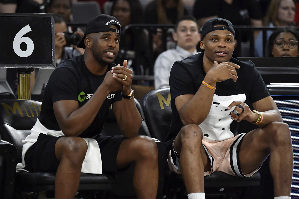 【菜鸟】哈珀遇冷8中0仅得1分 雷诺12分14板 特雷·约翰逊19分7板（哈珀低迷8投0中仅1分，雷诺12分14板，特雷-约翰逊19分7板）