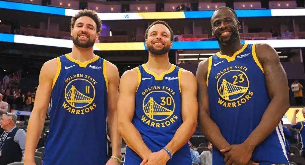 欧冠周最佳球员评选：奥斯梅恩、福登、梅里诺、福布斯（欧冠周最佳候选名单：奥斯梅恩、福登、梅里诺、福布斯）