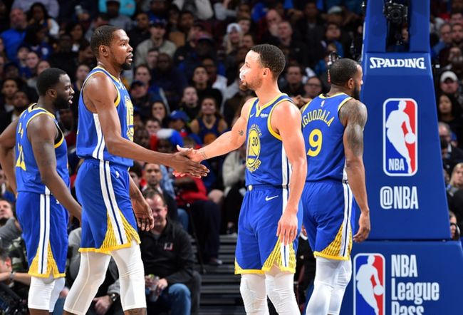 康宁汉姆：盛赞队友拥有振金手指，盼其冲击最佳防守球员（康宁汉姆力赞队友具“振金之手”，期待其角逐最佳防守球员）