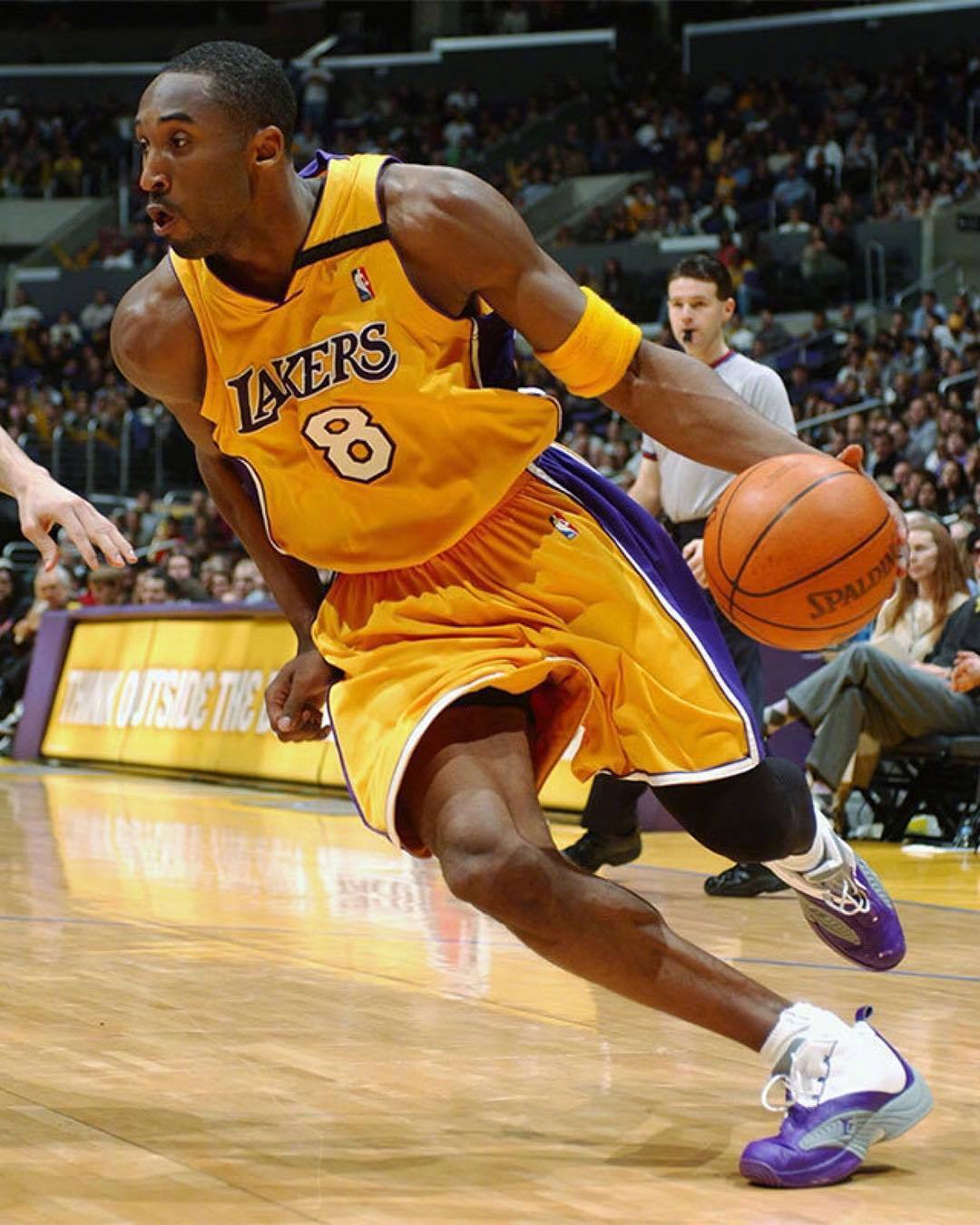 意甲战报：普利西奇梅开二度，米兰让二追三3-2逆转都灵（意甲快讯：普利西奇双响，AC米兰让二追三，3-2逆转都灵）