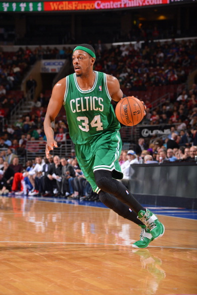 球场放大镜：杨鸣被驱逐回合北京连罚6球，裁判多送1次罚球（赛场聚焦：杨鸣遭驱逐回合，北京连获6次罚球，裁判多判一次罚球）