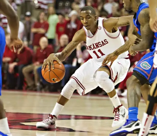 CBA杯战报：塔克22分7板，广厦103-99险胜青岛（CBA杯快讯：塔克砍下22分7篮板，广厦103-99险取青岛）