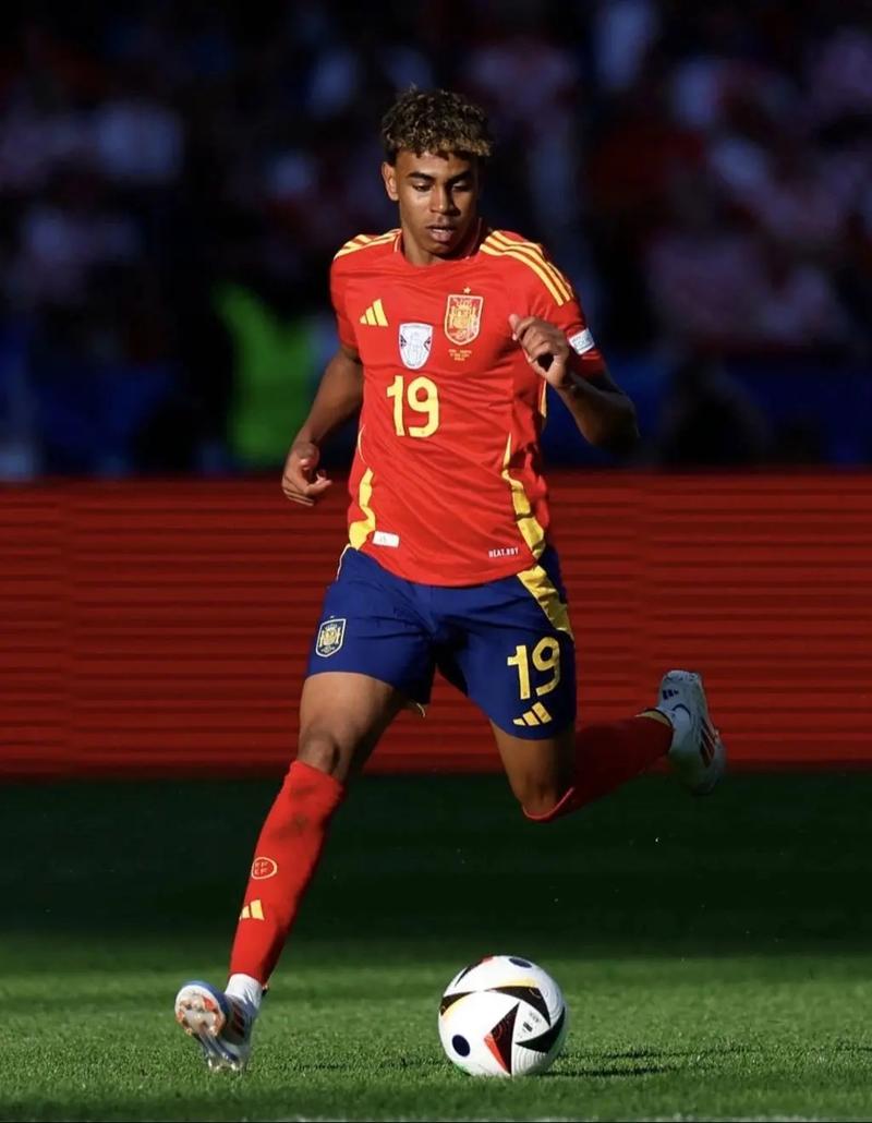 罗伊斯即将重返多特主场，担任欧冠对阵博德闪耀的分析嘉宾（罗伊斯回归多特主场，欧冠对阵博德闪耀将以评论嘉宾身份亮相）