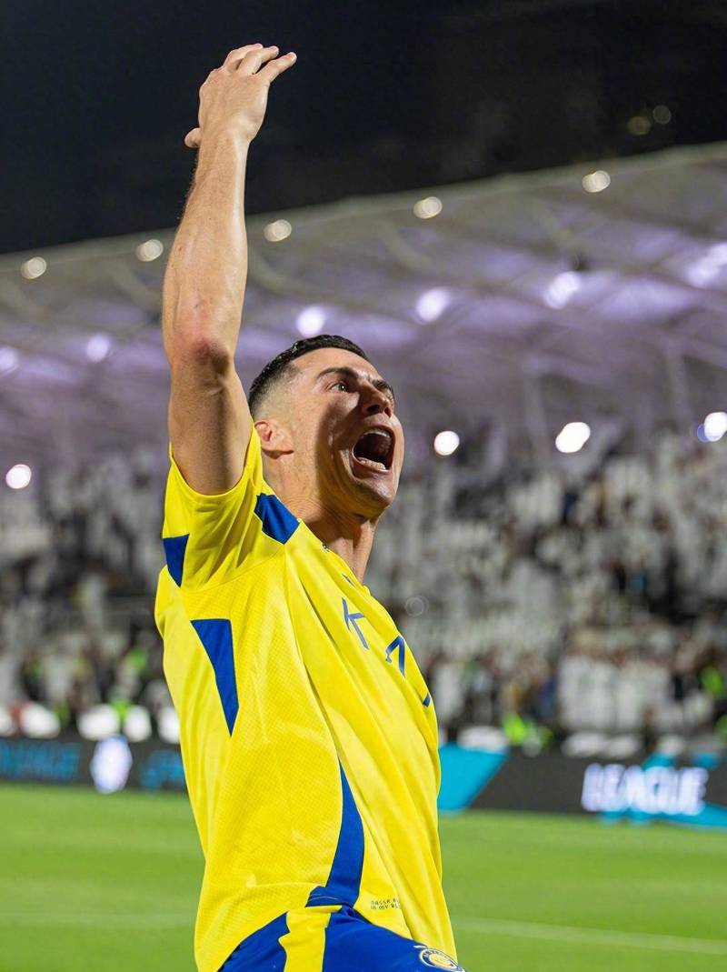 无力回天！鲍威尔19中8拿到全队最高21分7板 三分12中4（独木难支！鲍威尔19投8中拿下全队最高21分7篮板 三分12投4中）