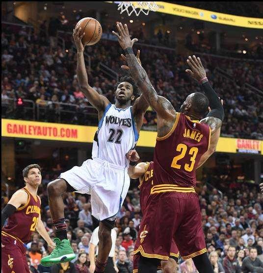 罗马最稳一环还是他，托蒂盛赞门将斯维拉尔，你让其他人怎么混（托蒂力挺斯维拉尔：罗马最稳固的最后一环，让队友无从争锋）