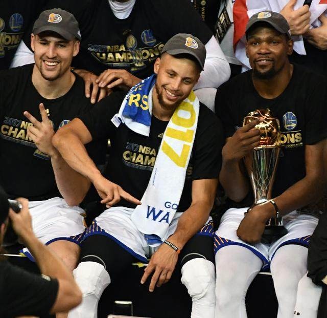 小蜘蛛：我是个好胜的人；巴黎和巴萨的兴趣？赛季结束再说吧（小蜘蛛：我天生好胜；关于巴黎与巴萨的传闻，赛季结束后再谈）