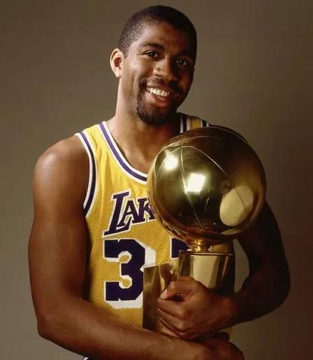 杜兰特：我完全可以一直出手，但主动传球会让队友建立信心（杜兰特：我能一直投，但主动分享球更能提升队友信心）