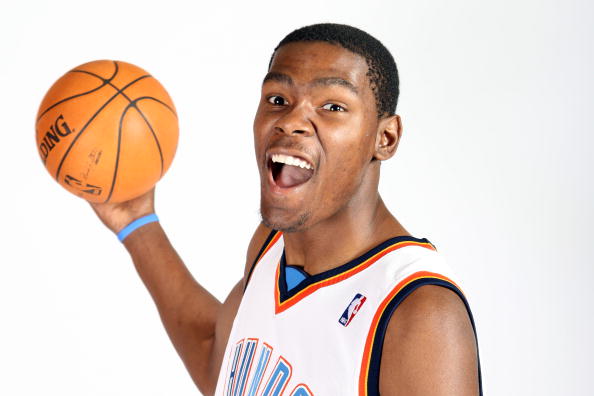 重回主场，厦门银行队对即将到来的比赛充满了信心与决心。（主场归来，厦门银行队信心十足迎战在即）